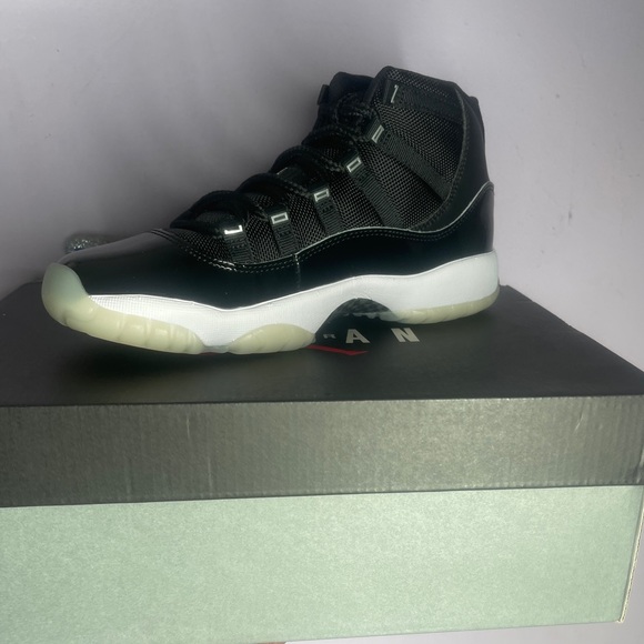 p_33748096_193970816_12007611.jpg Jordan 11s, Brand new never worn !! Jubilee 25th Anniversary!!